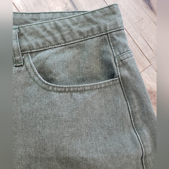 Cider Curve Green Roll up short NWT size 1X - Picture 3 of 8